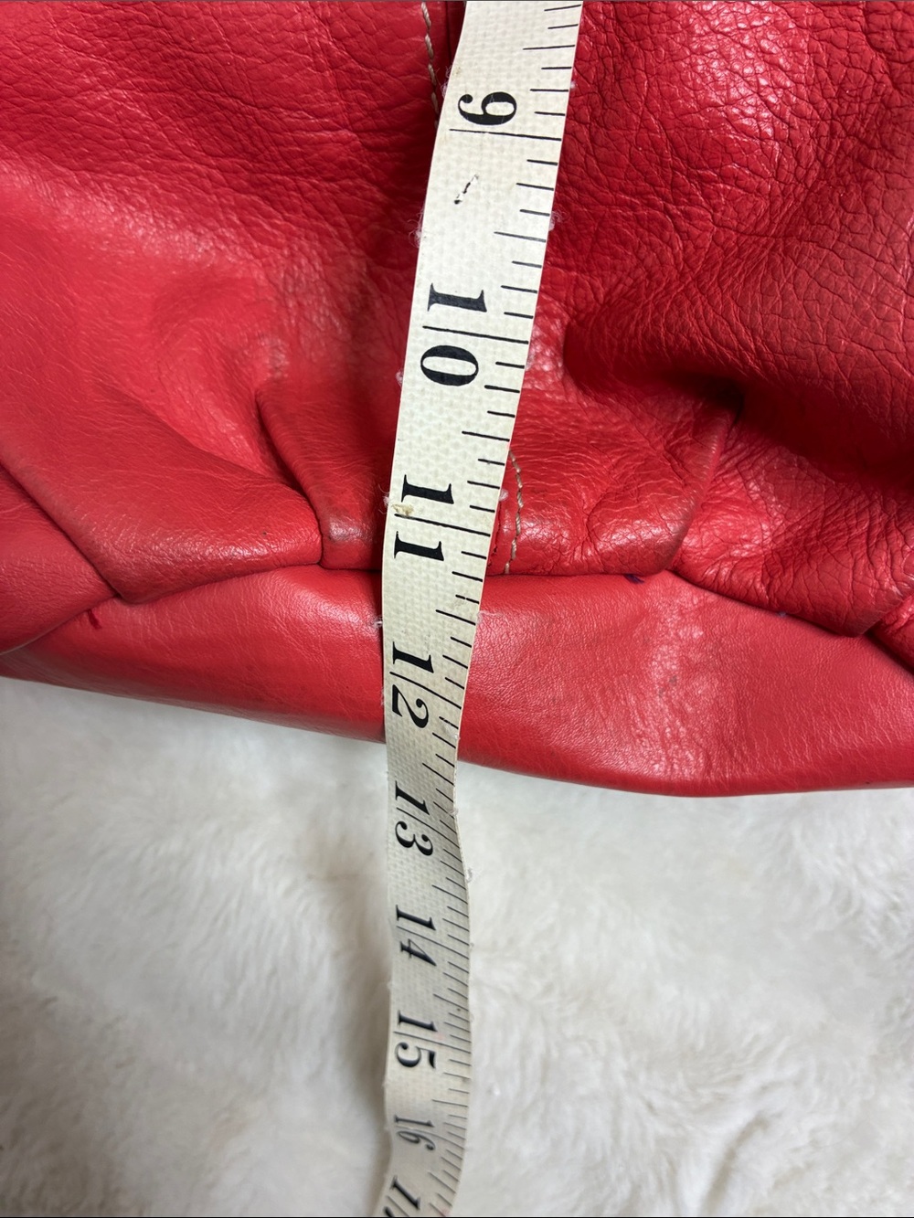 Stylish Red Leather Shoulder Bag with Textured Trim - Picture 5 of 5